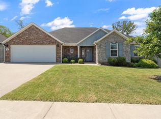 808 Fallon St, Siloam Springs, AR 72761
