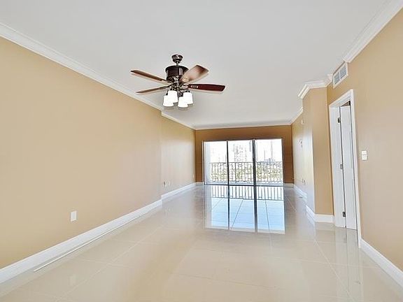 4th image of 300 Bayview Dr APT 1604