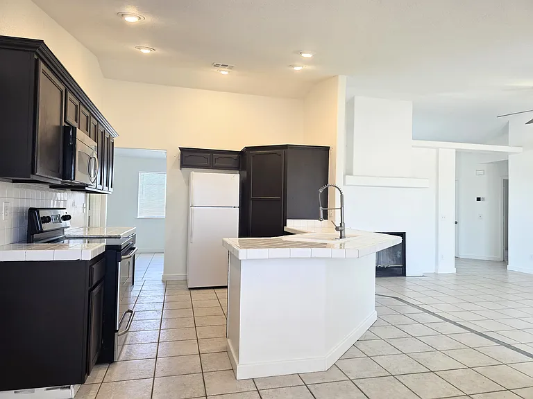5126 Homestead Rd — Photo 6