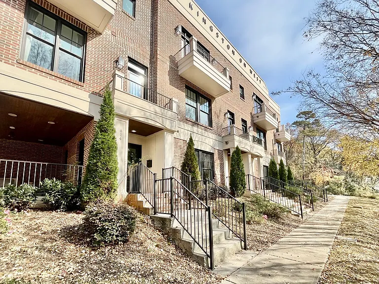 614 West Blvd — Photo 1