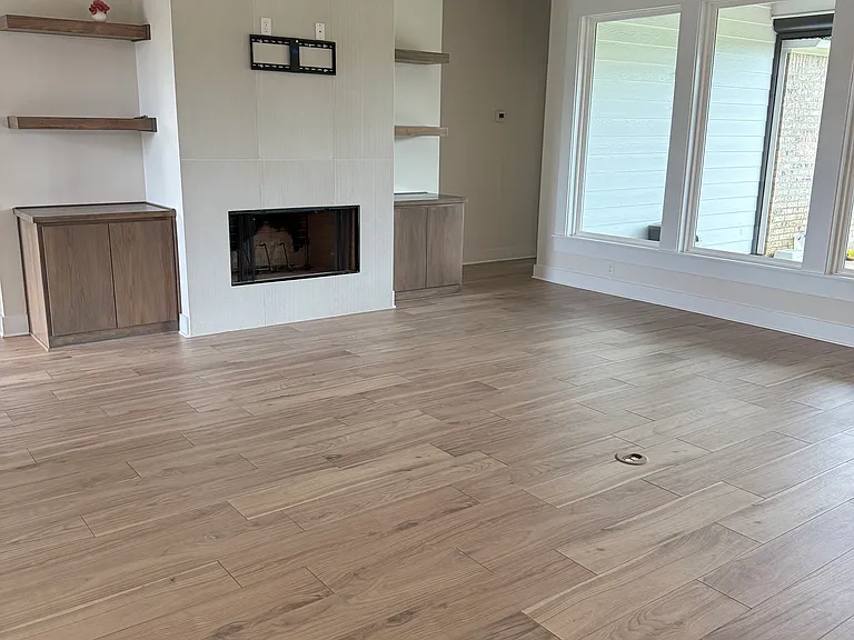 934 Chisolm Trl — Photo 3