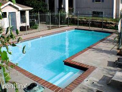 Holiday Apartments Pool