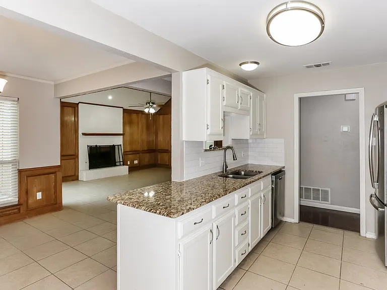 410 W Jefferson St — Photo 8