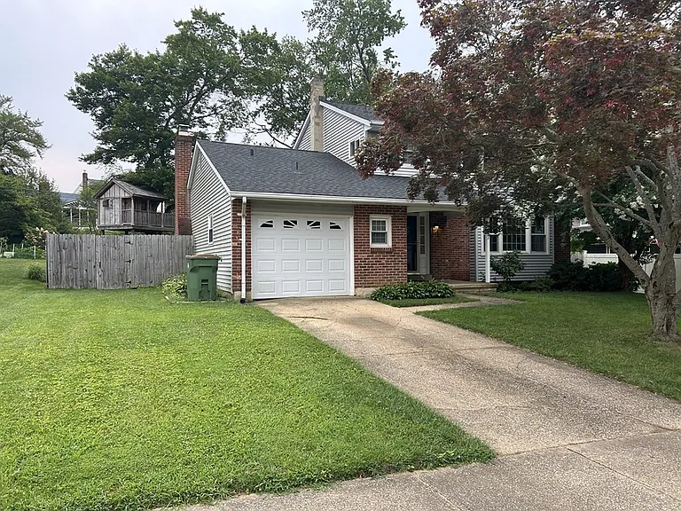 217 Vassar Dr — Photo 2