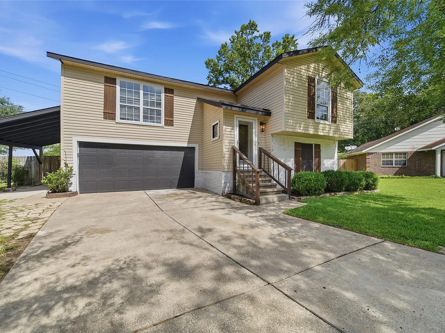 3 bed, 2.0 bath, 1790 sqft, $2,000 — Photo 1