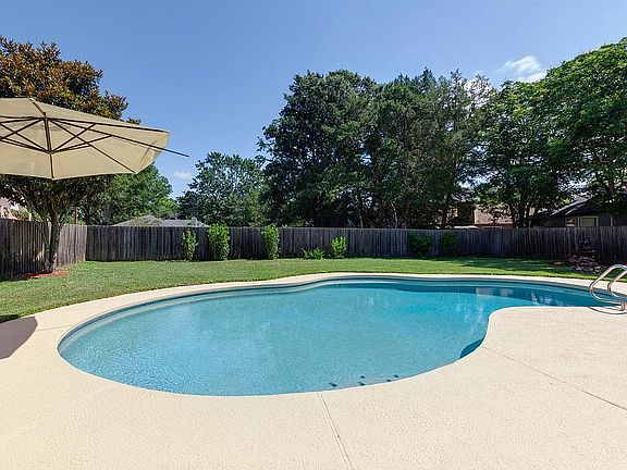 3rd image of 8139 Chimney Oak Dr