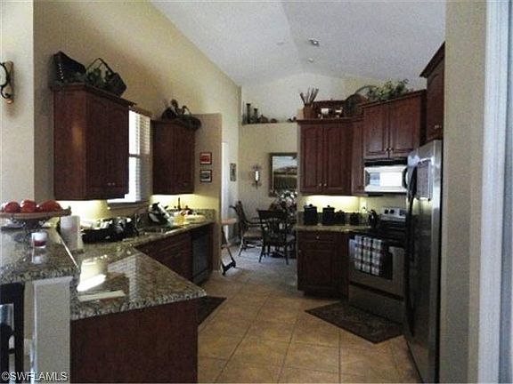 4th image of 4105 SW 8th Ct