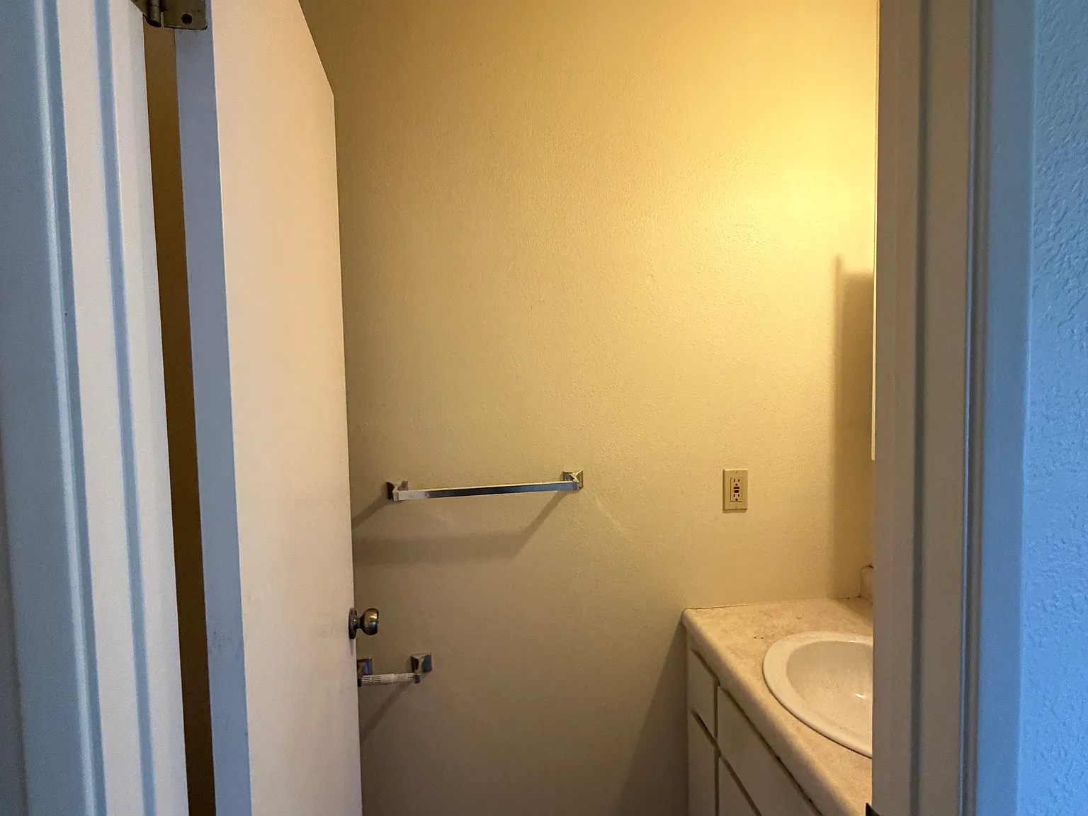 1 bed, 1.5 bath, 850 sqft, $2,495 — Photo 4