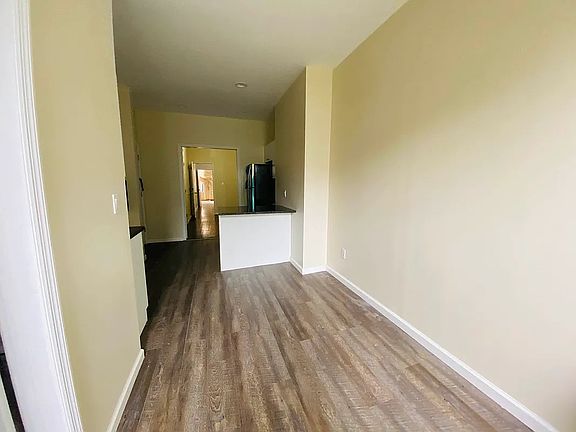 3rd image of 1827 George St APT 3L