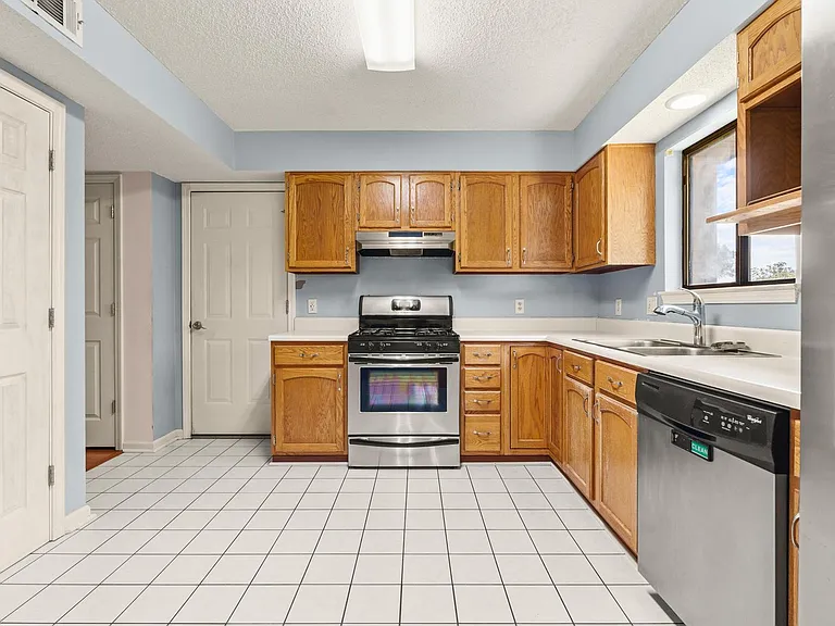 339 Evergreen Ave — Photo 8