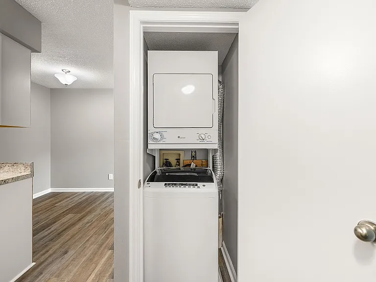 Timberwood Place Apartments — Photo 5