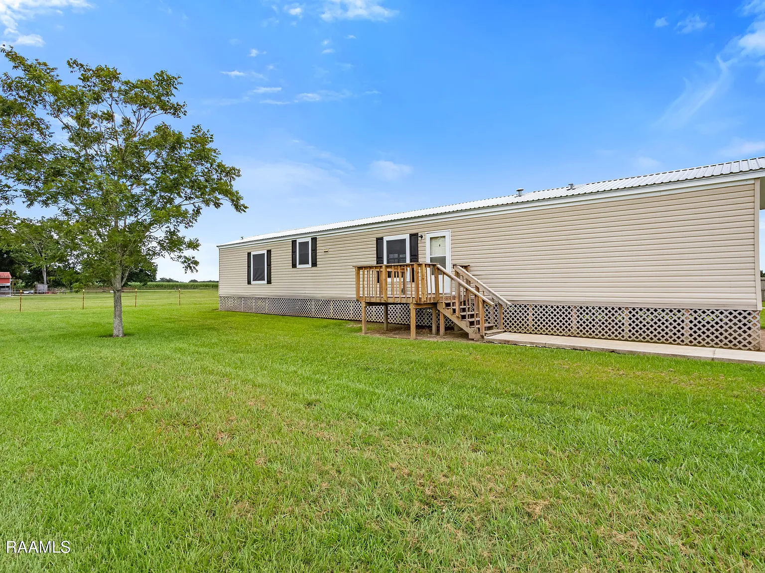 3 bed, 1140 sqft, $1,299 — Photo 2