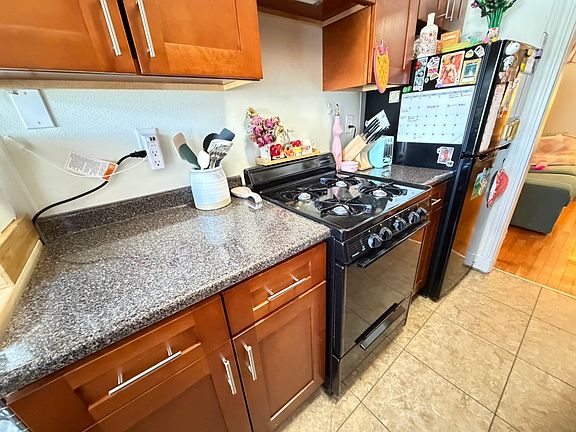 5th image of 132 Washington St #23