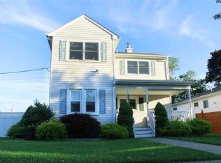 2472 Coolidge Ave, Bellmore, NY 11710