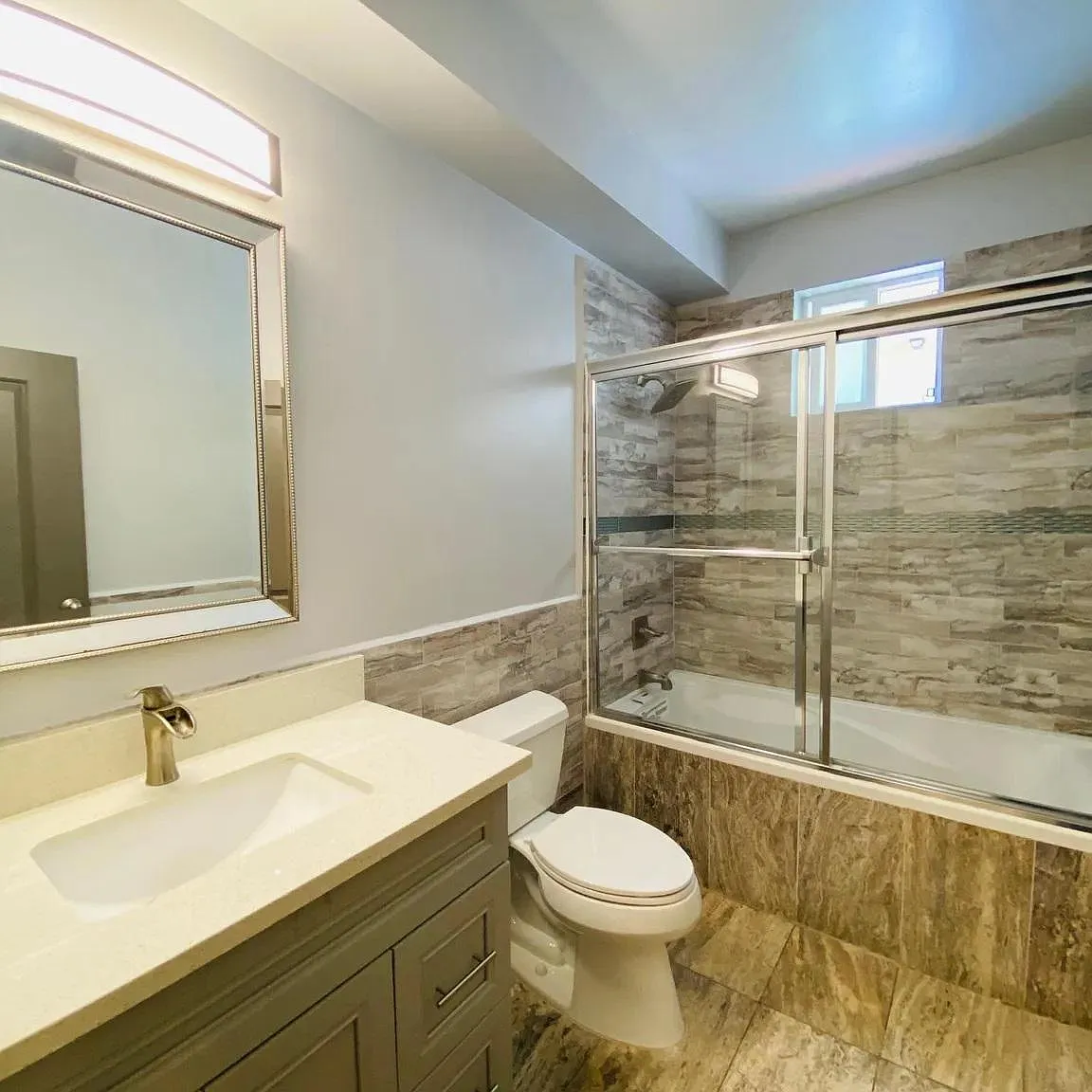 3 bed, 1120 sqft, $3,795 — Photo 3