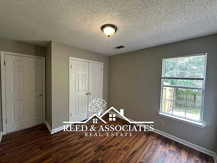 4068 Angelace Dr N — Photo 6