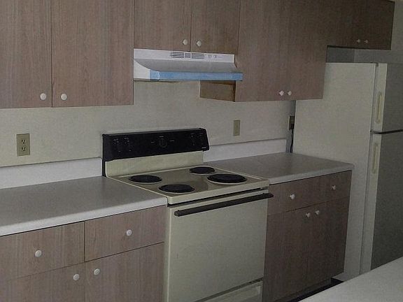 2nd image of 2851 Botany Pl