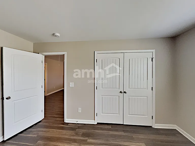913 Beverly Ct — Photo 17