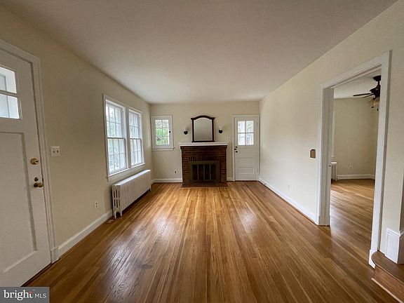 3rd image of 621 N Kensington St