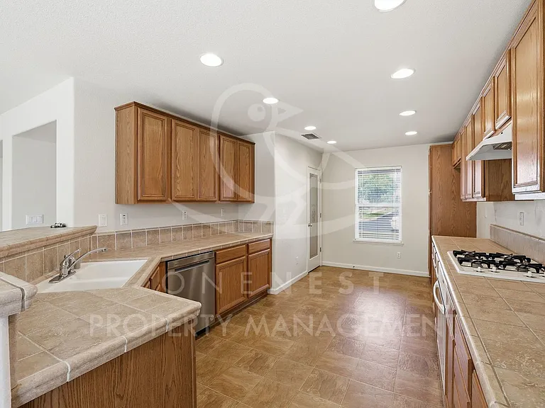 1368 Paddington Way — Photo 11
