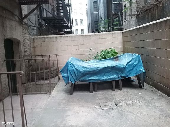 3rd image of 5 W 107th St APT 1A