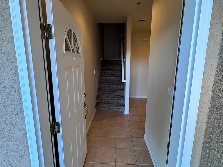 1912 Hollyhock Cir — Photo 6