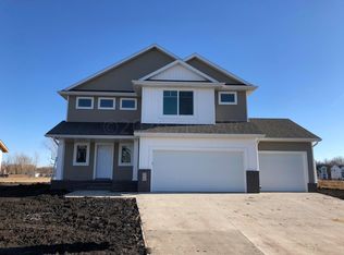 7720 Firefly Ln, Horace, ND 58047