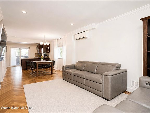 5th image of 209 Sommer Ave