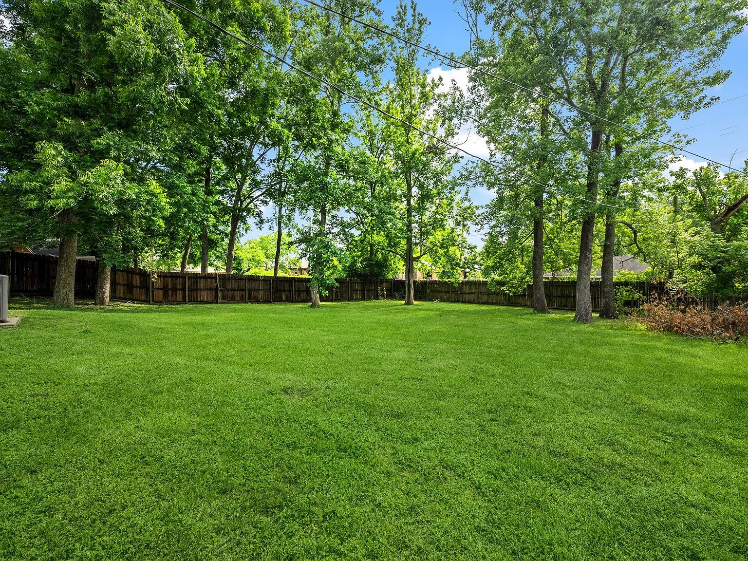 3 bed, 2.0 bath, 2008 sqft, $2,100 — Photo 2