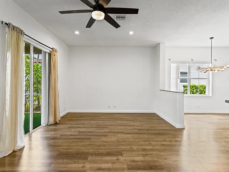 1071 Bluewood Ter — Photo 17