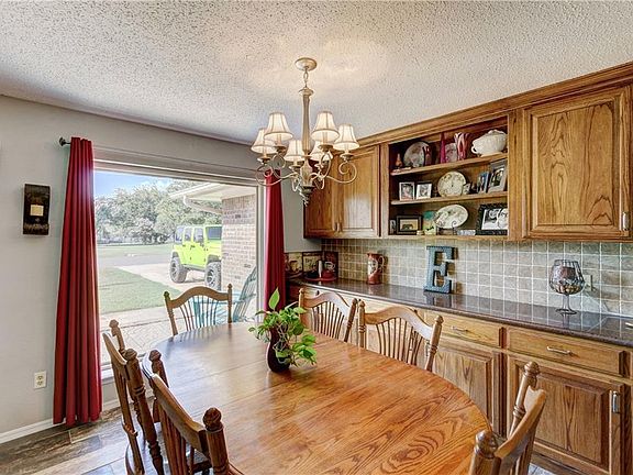 4th image of 1912 W Rose Oak Dr