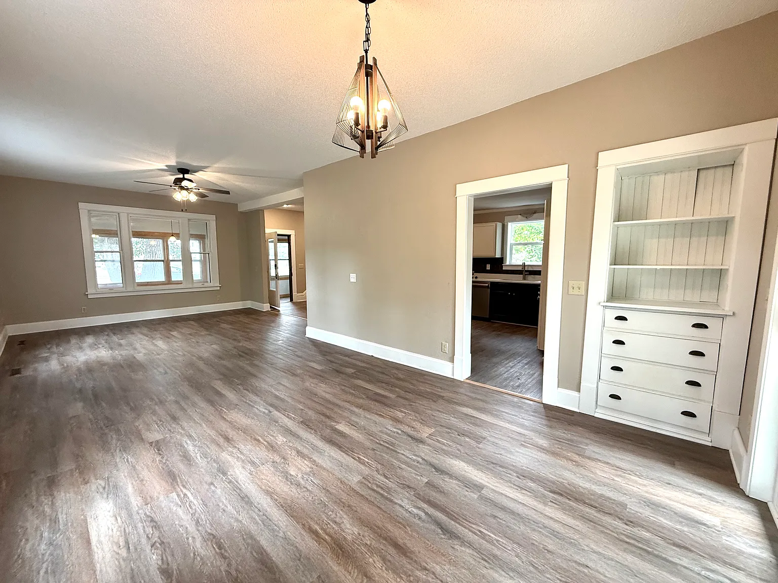 4 bed, 2035 sqft, $2,200 — Photo 3