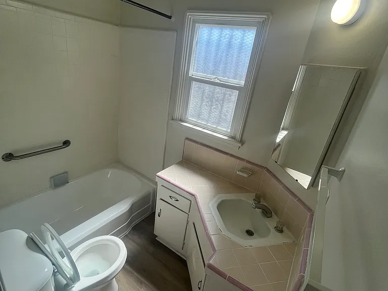 4203 W 133rd St #B — Photo 8