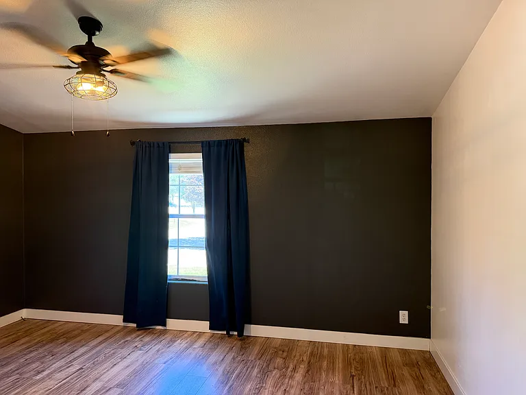 23409 Hamilton Ave — Photo 18