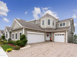 30 Pilot Ln, Staten Island, NY 10309