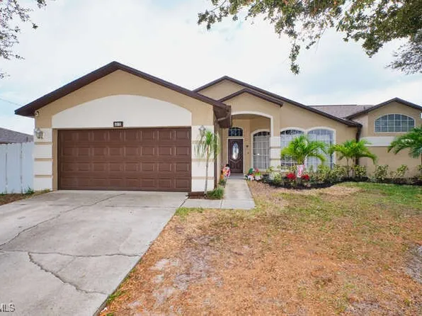 27 NE 11th Pl, Cape Coral, FL 33909