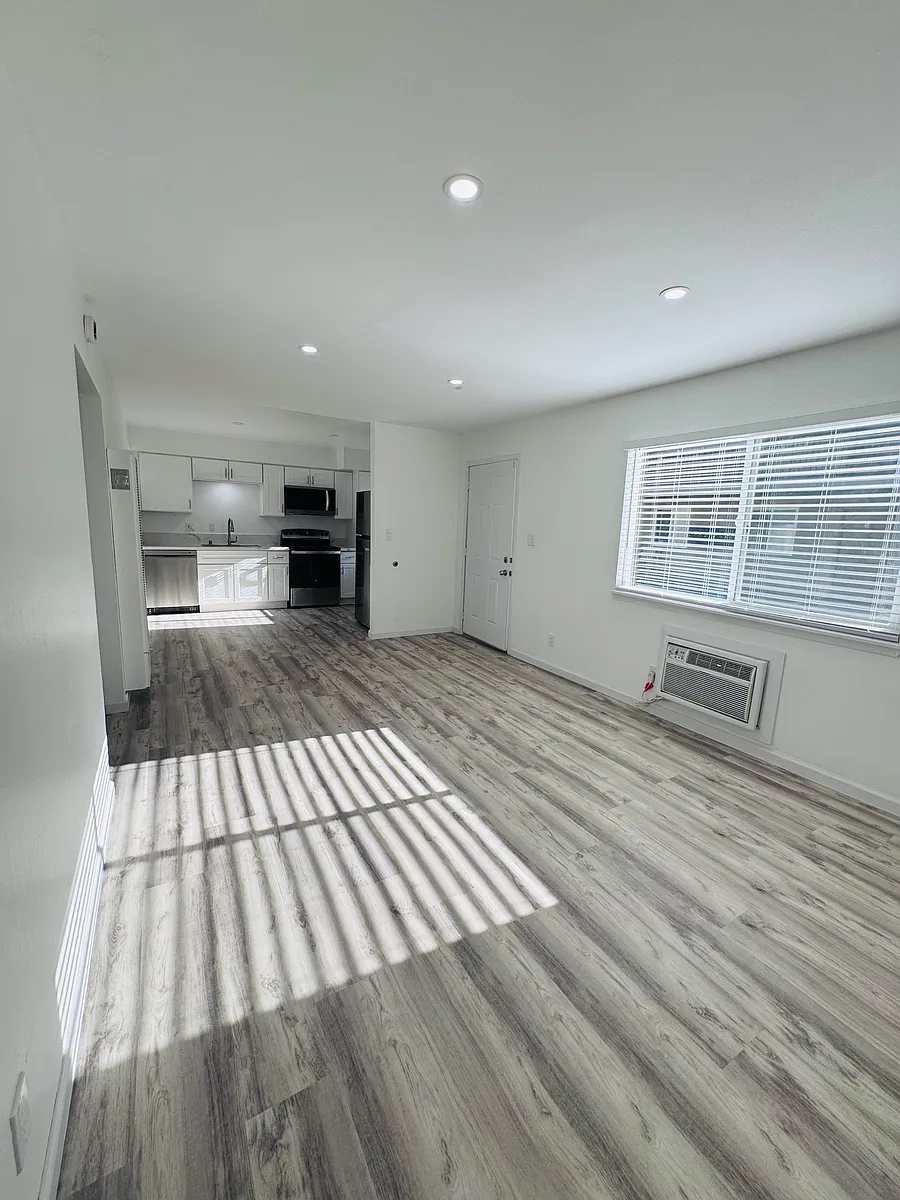 Building Photo - 4801 Orange Grove Ave #2