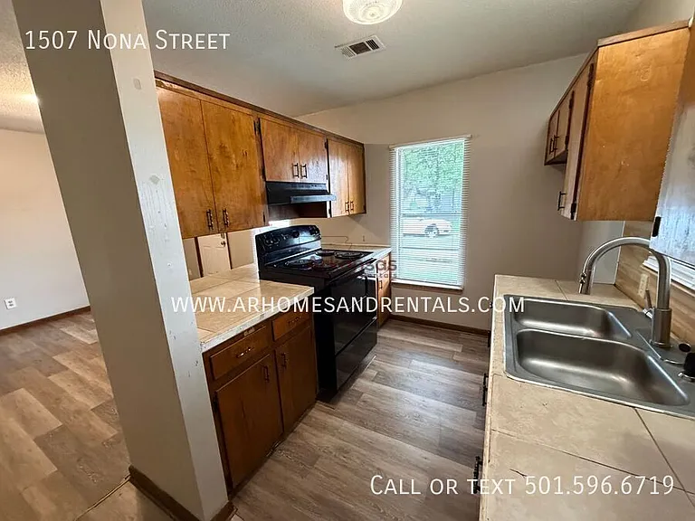 1507 Nona St — Photo 3