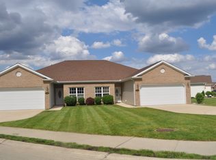 1912 S Prairie Winds Dr, Urbana, IL 61802