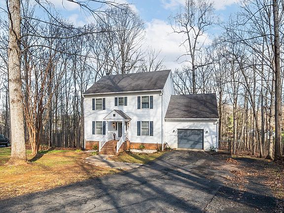 3rd image of 106 Hardwood Ct