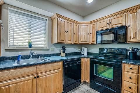 4th image of 4433 N Stanton St APT 416-F