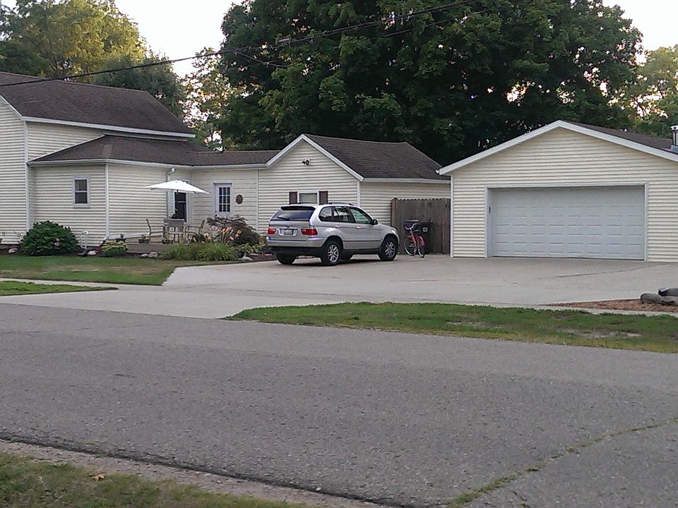 1st image of 223 E Clay St