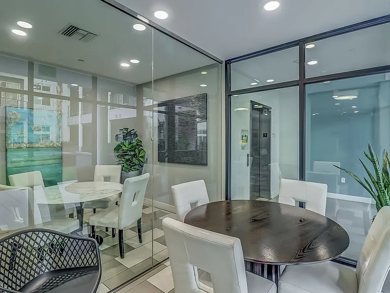Axis 2300 Apartments — Photo 44