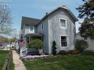 621 E 5th St, Port Clinton, OH 43452