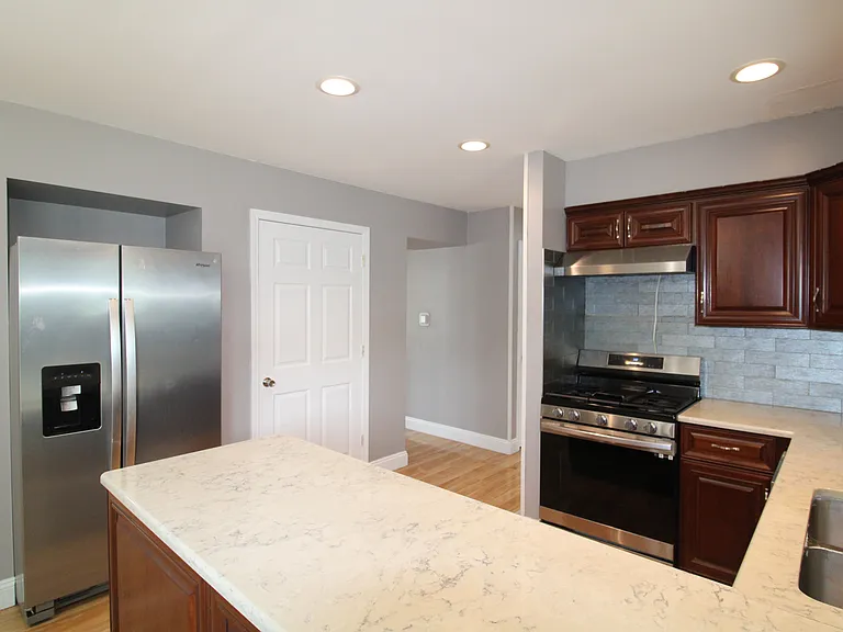 912 Oakwood Farms Ln — Photo 22