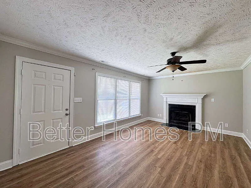 3 bed, 2.0 bath, 1232 sqft, $1,495 — Photo 2