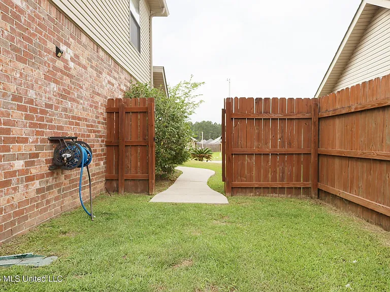 17349 Palm Ridge Dr — Photo 29