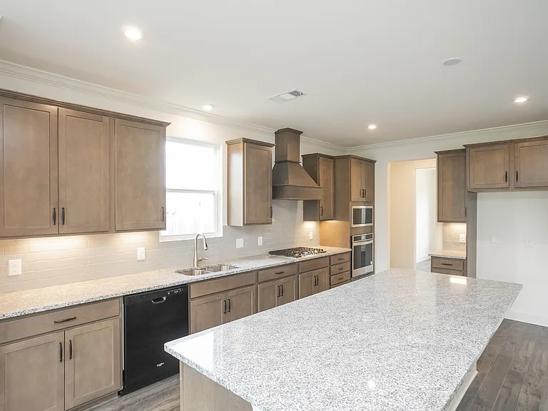 302 Sunderland Dr — Photo 5
