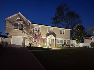 18 Orchard Dr, Old Bridge, NJ 08857