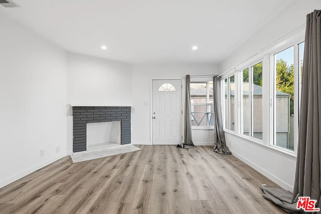 2 bed, 1.0 bath, 875 sqft, $2,695 — Photo 3